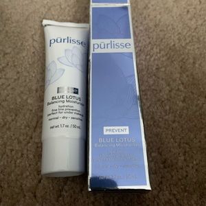 Balancing moisturizer. Blue lotus